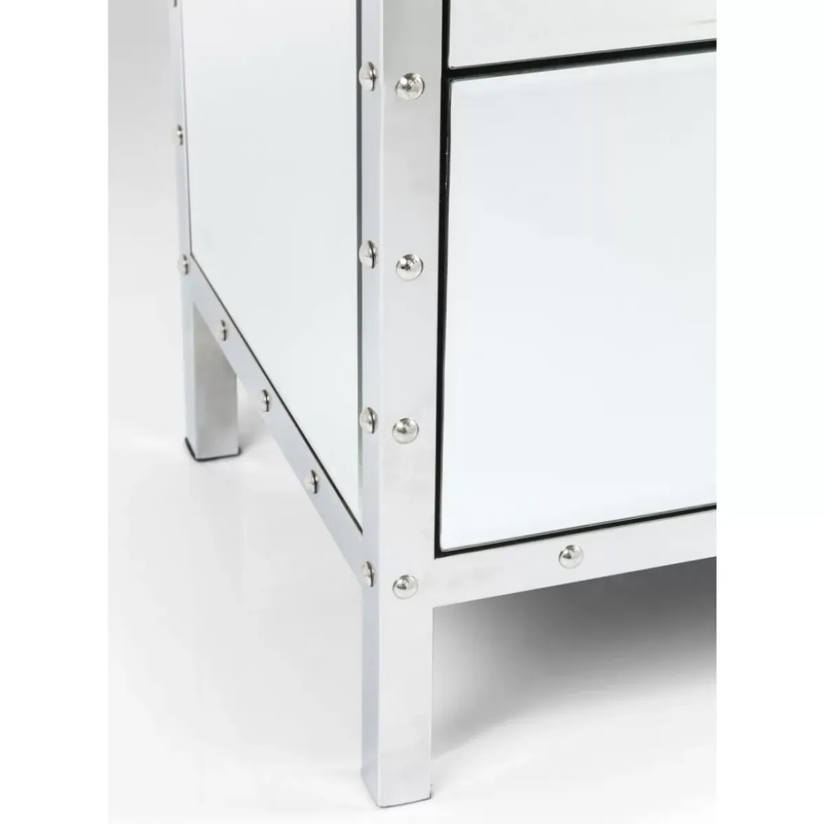 Hot Kommode Rivet Kommoden & Sideboards