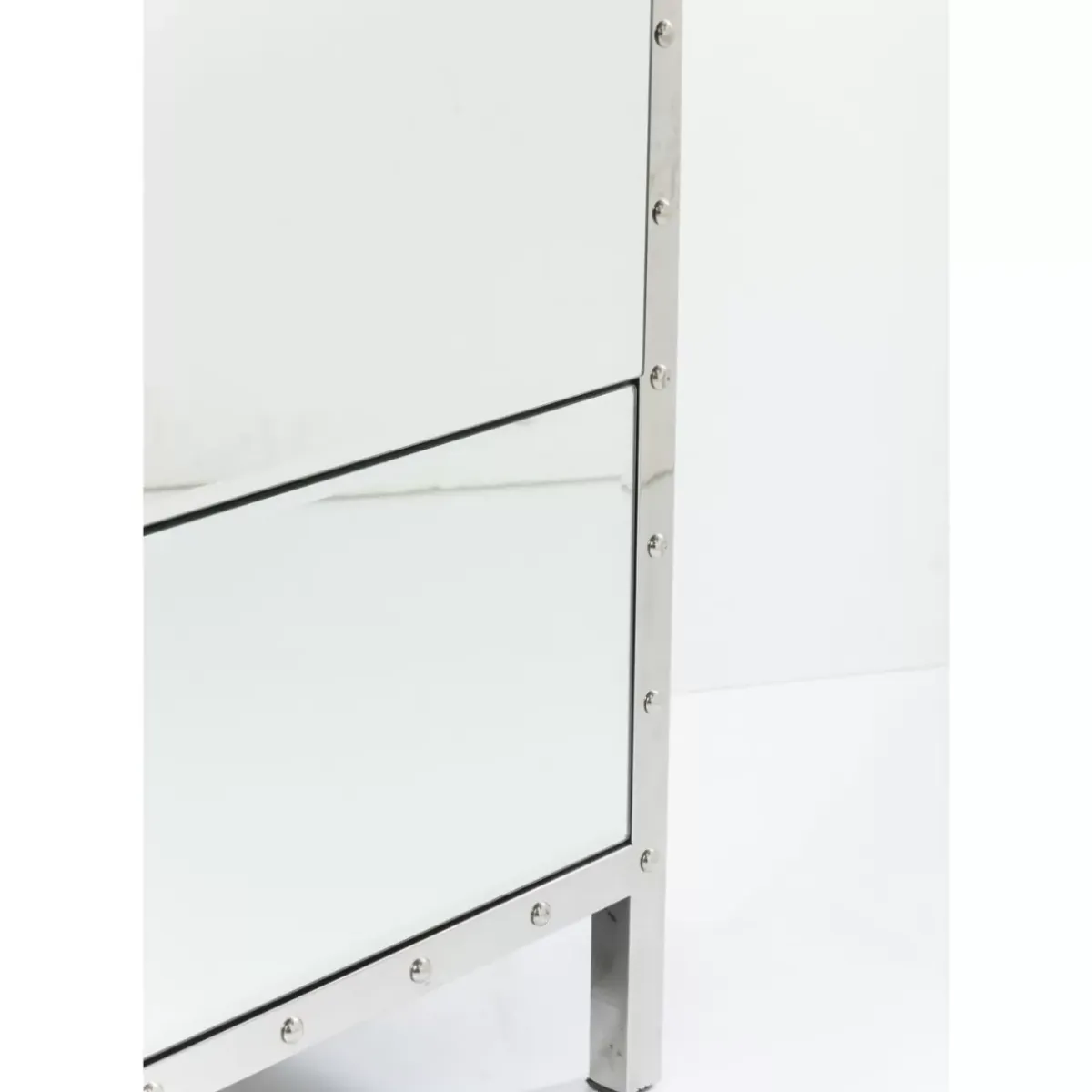 Hot Kommode Rivet Kommoden & Sideboards